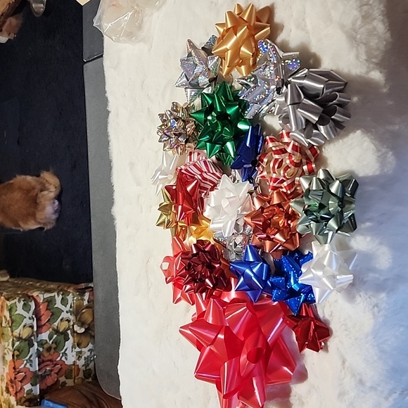 HUGE ASSORTMENT OF CHRISTMAS BOWS - Picture 1 of 7